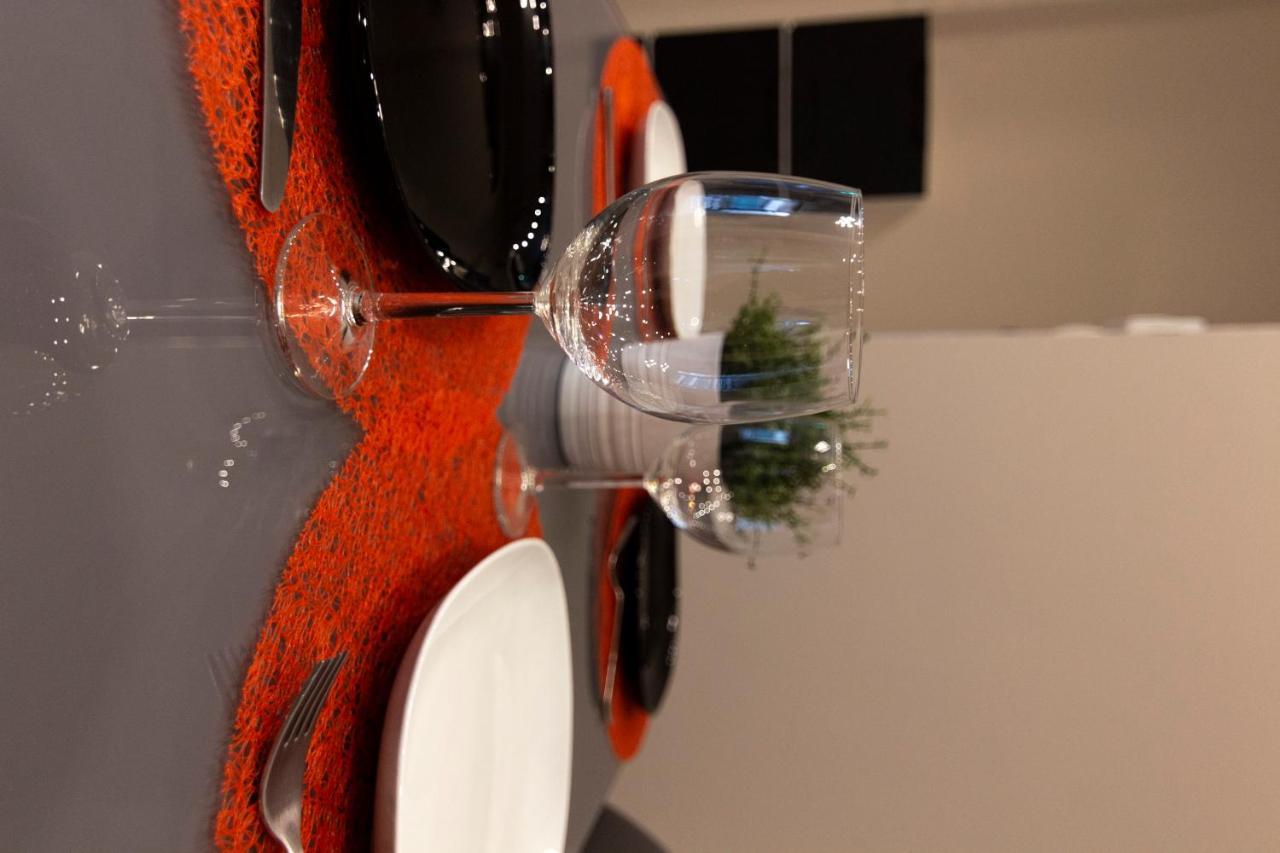 Luxury 10' From The Center! * Athen